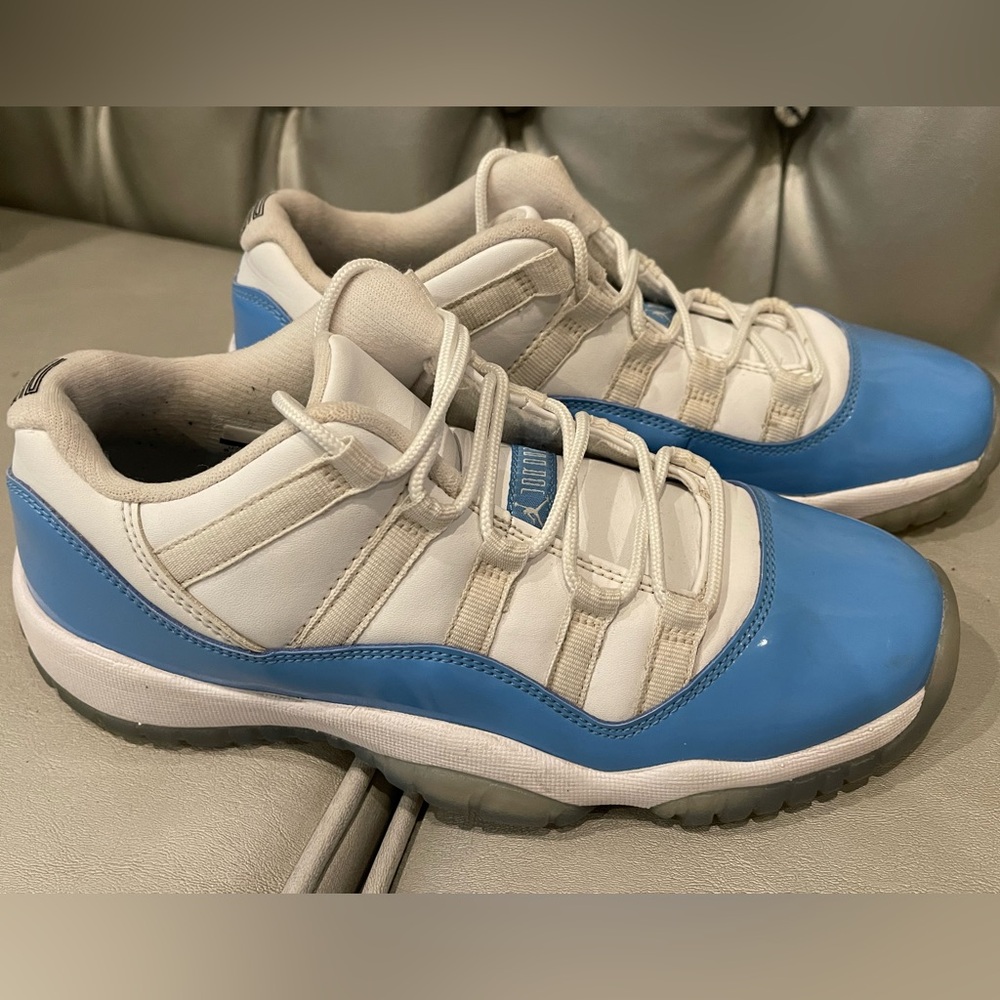 Air Jordan Retro Low II size 6.5 youth light blue